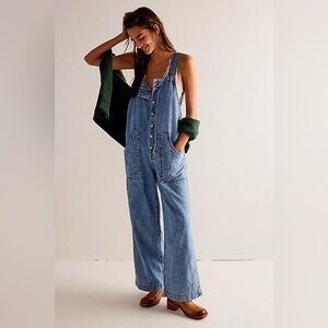 WE THE FREE People Field Of Flowers Boho Denim Wide Leg Overalls Jumpsuit Medium